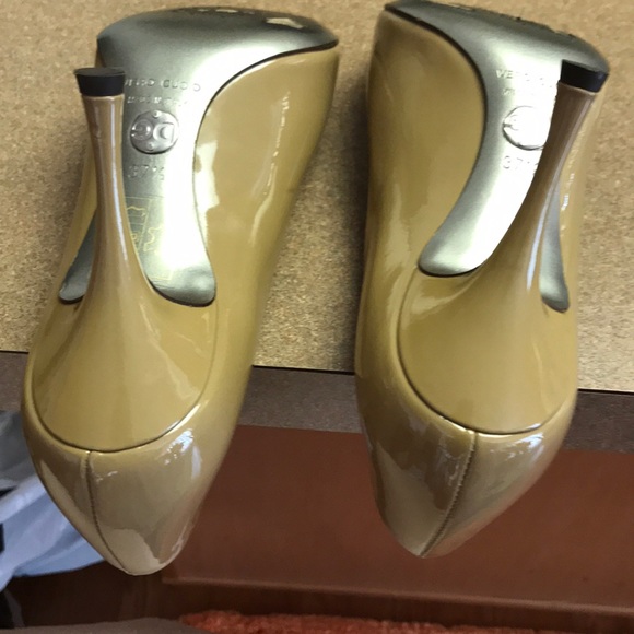 Dolce Gabbana Patent leather nude & pink peep toe pumps - Picture 7 of 8